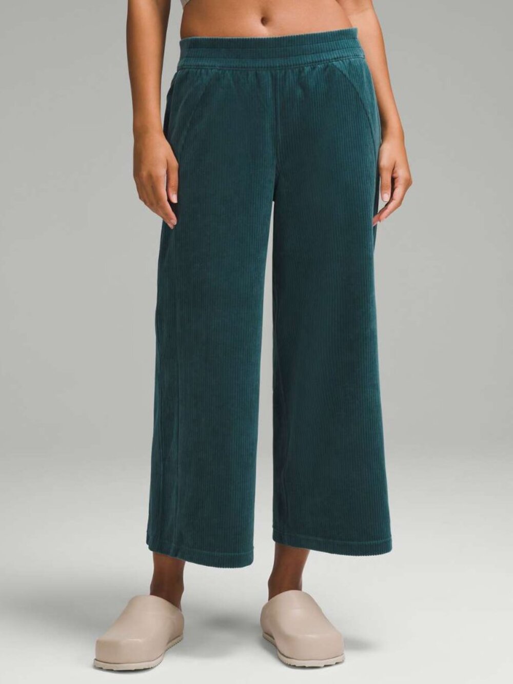 SCUBA MID-RISE WIDE-LEG CROP *VELVET CORD